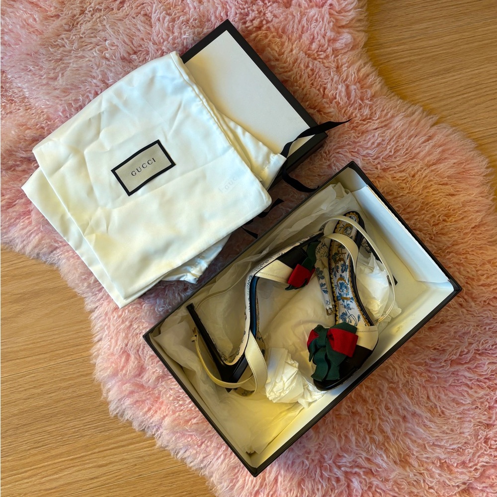 Cute Gucci Holiday Heels!